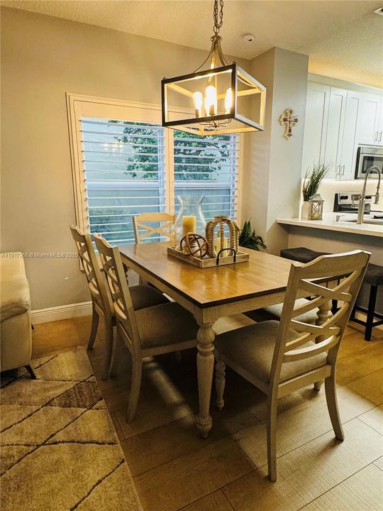 Active With Contract: $479,900 (3 beds, 2 baths, 1428 Square Feet)