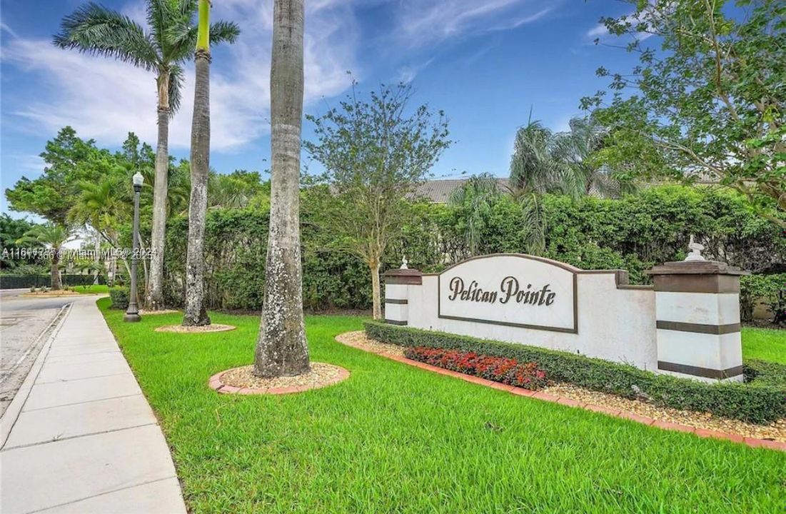 Active With Contract: $479,900 (3 beds, 2 baths, 1428 Square Feet)