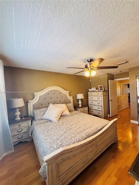 Active With Contract: $479,900 (3 beds, 2 baths, 1428 Square Feet)