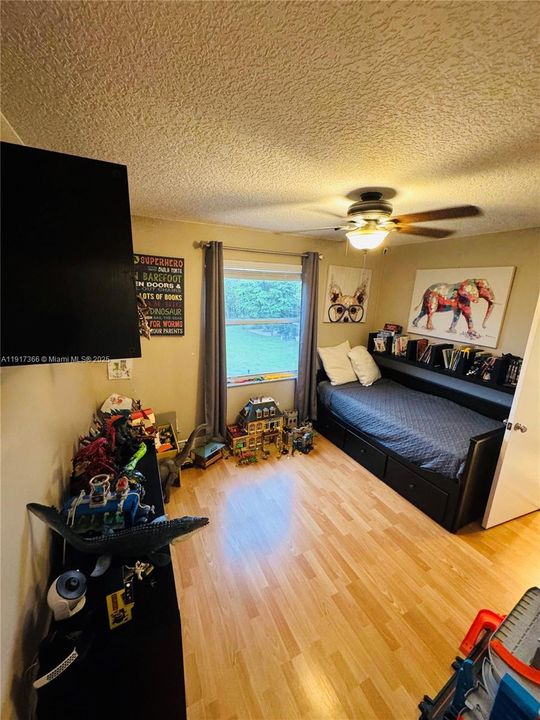 Active With Contract: $479,900 (3 beds, 2 baths, 1428 Square Feet)