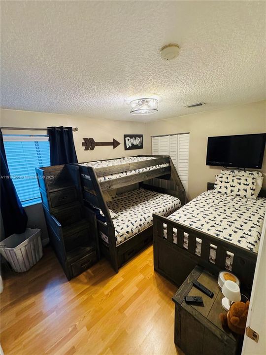 Active With Contract: $479,900 (3 beds, 2 baths, 1428 Square Feet)