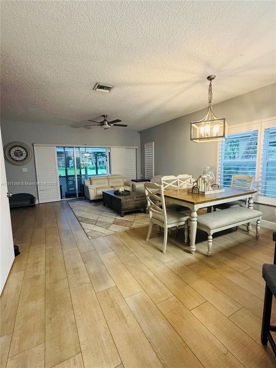 Active With Contract: $479,900 (3 beds, 2 baths, 1428 Square Feet)