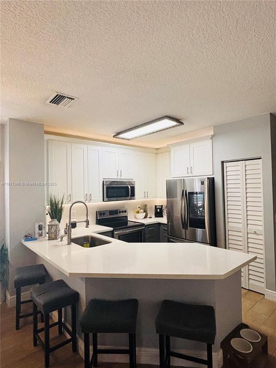 Active With Contract: $479,900 (3 beds, 2 baths, 1428 Square Feet)