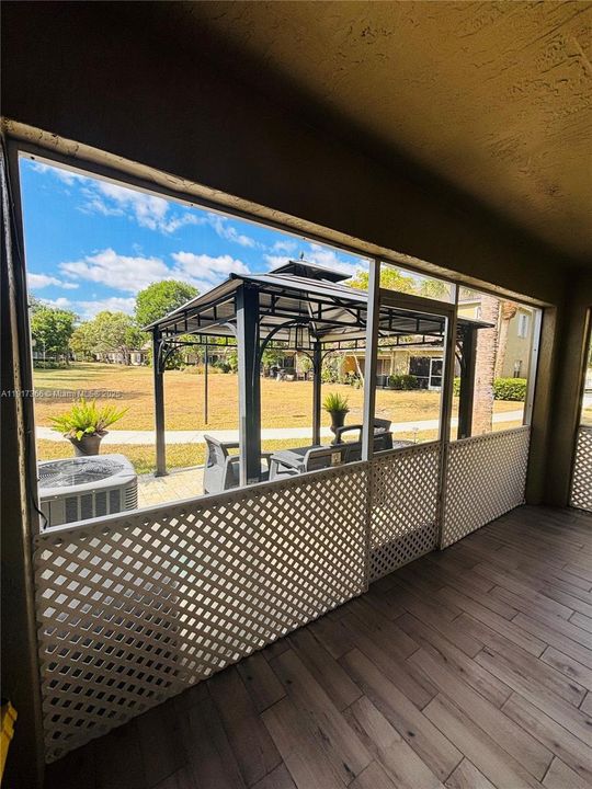 Active With Contract: $479,900 (3 beds, 2 baths, 1428 Square Feet)