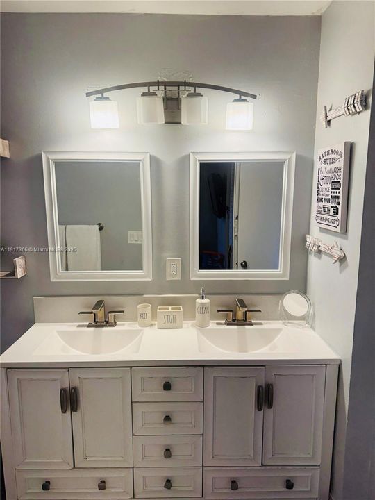 Active With Contract: $479,900 (3 beds, 2 baths, 1428 Square Feet)