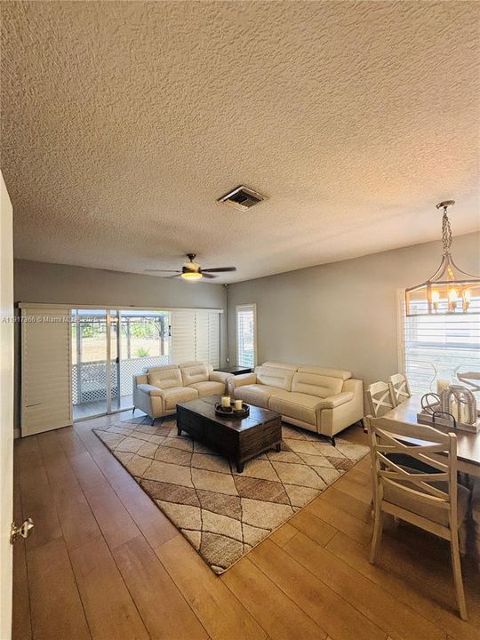 Active With Contract: $479,900 (3 beds, 2 baths, 1428 Square Feet)