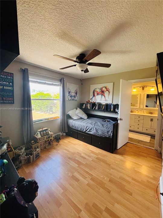 Active With Contract: $479,900 (3 beds, 2 baths, 1428 Square Feet)