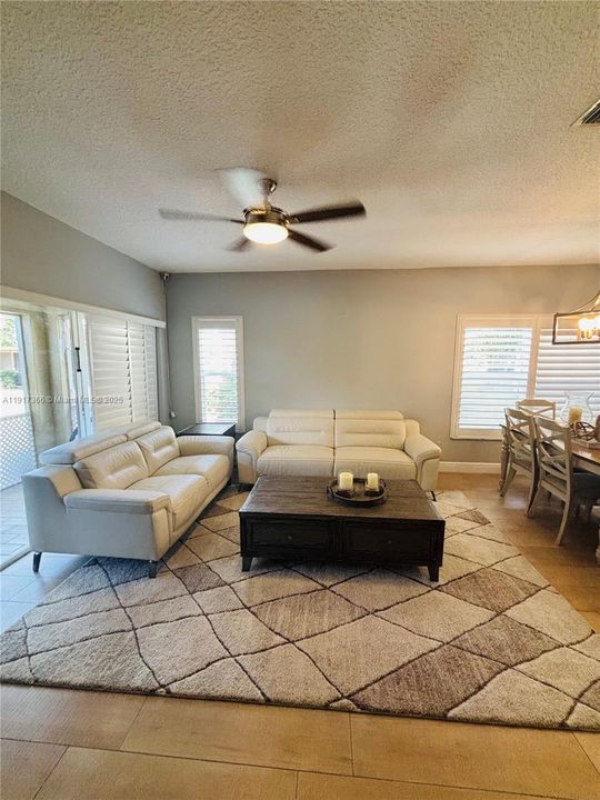 Active With Contract: $479,900 (3 beds, 2 baths, 1428 Square Feet)