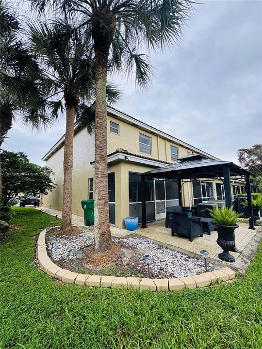 Active With Contract: $479,900 (3 beds, 2 baths, 1428 Square Feet)