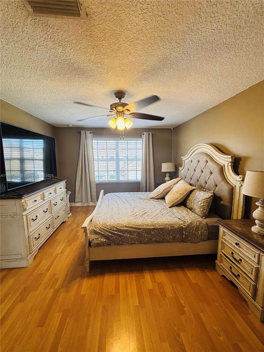 Active With Contract: $479,900 (3 beds, 2 baths, 1428 Square Feet)