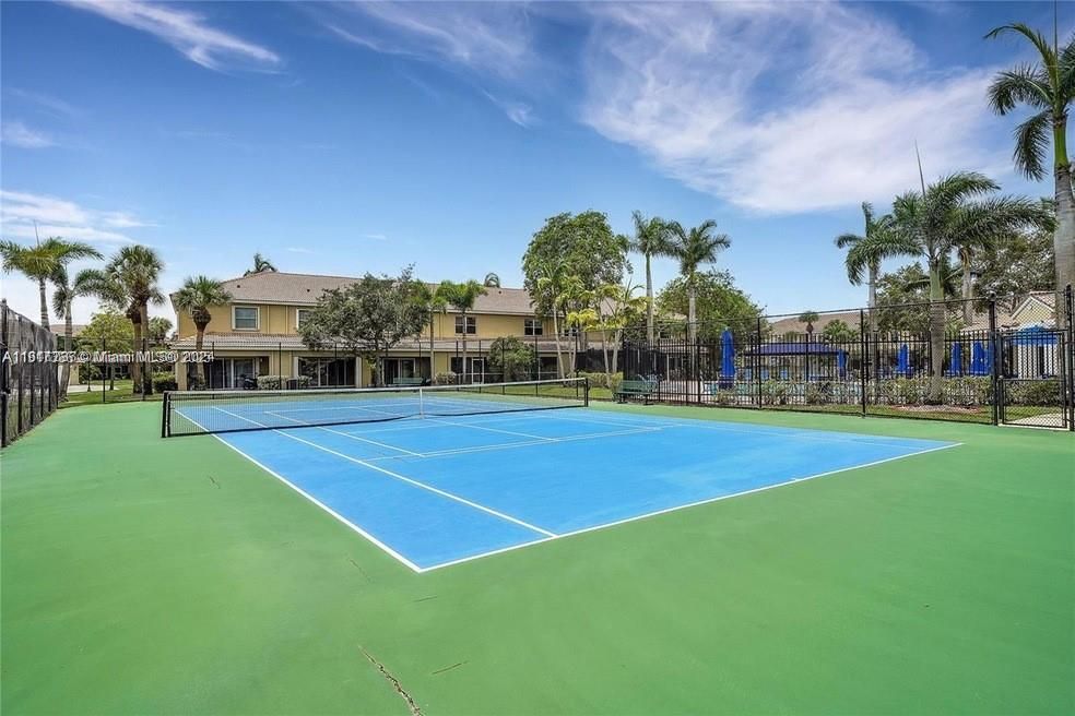 Active With Contract: $479,900 (3 beds, 2 baths, 1428 Square Feet)