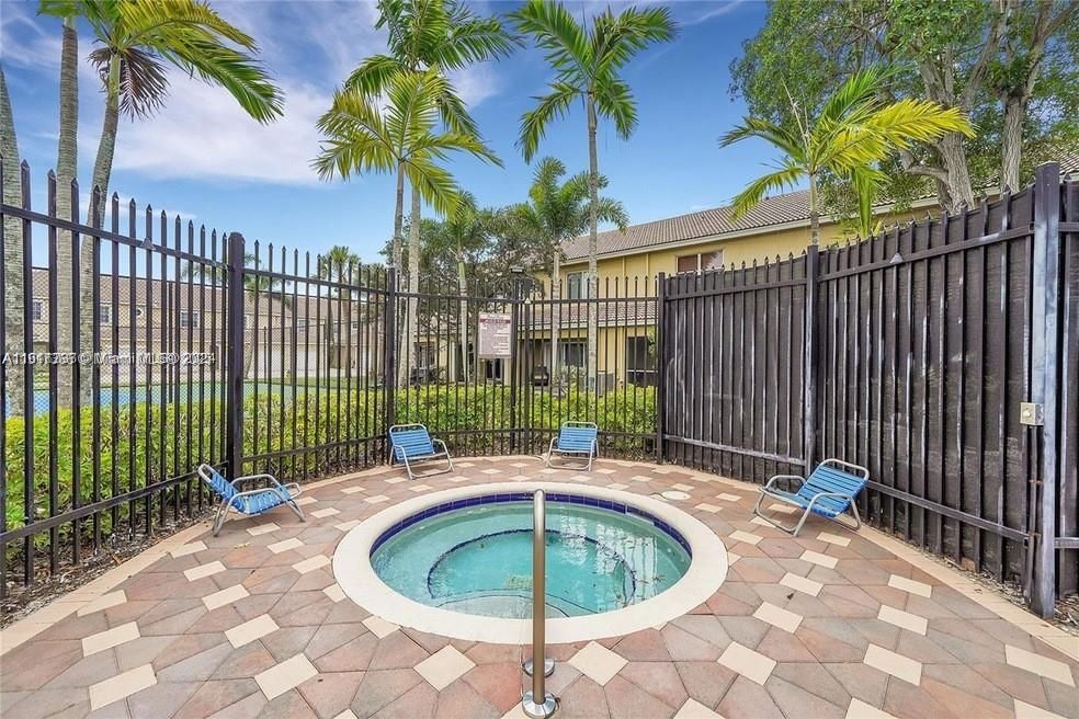 Active With Contract: $479,900 (3 beds, 2 baths, 1428 Square Feet)