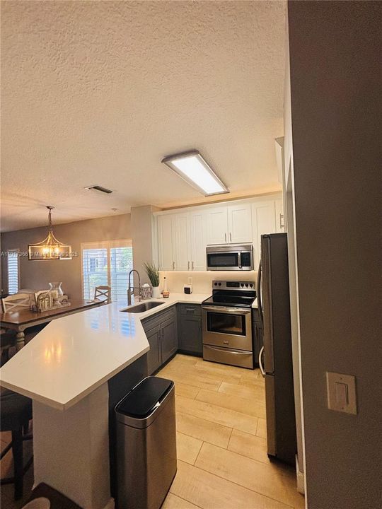 Active With Contract: $479,900 (3 beds, 2 baths, 1428 Square Feet)