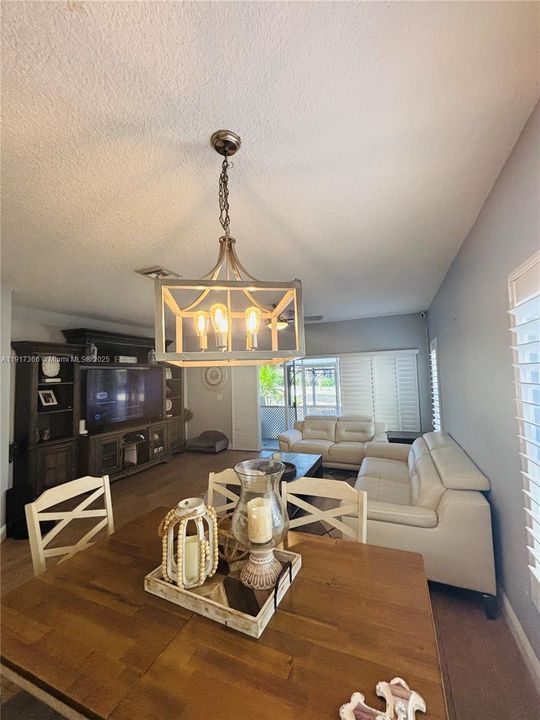 Active With Contract: $479,900 (3 beds, 2 baths, 1428 Square Feet)