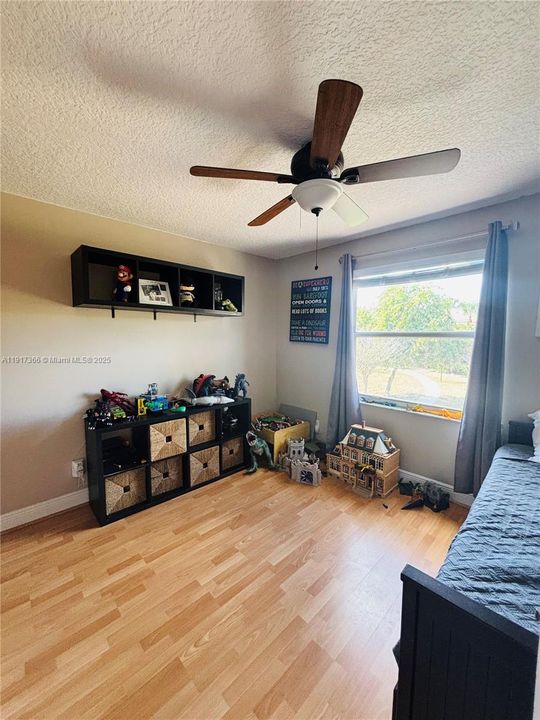 Active With Contract: $479,900 (3 beds, 2 baths, 1428 Square Feet)