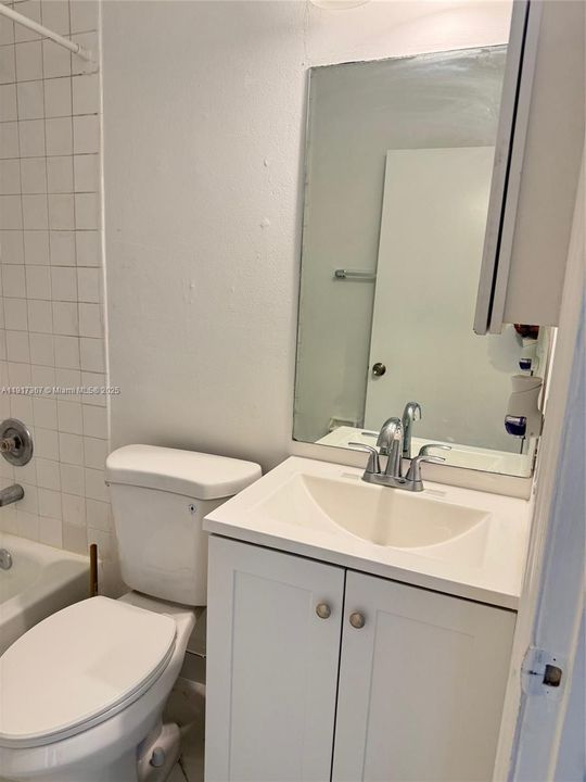 На продажу: $425,000 (4 спален, 2 ванн, 1229 Квадратных фут)