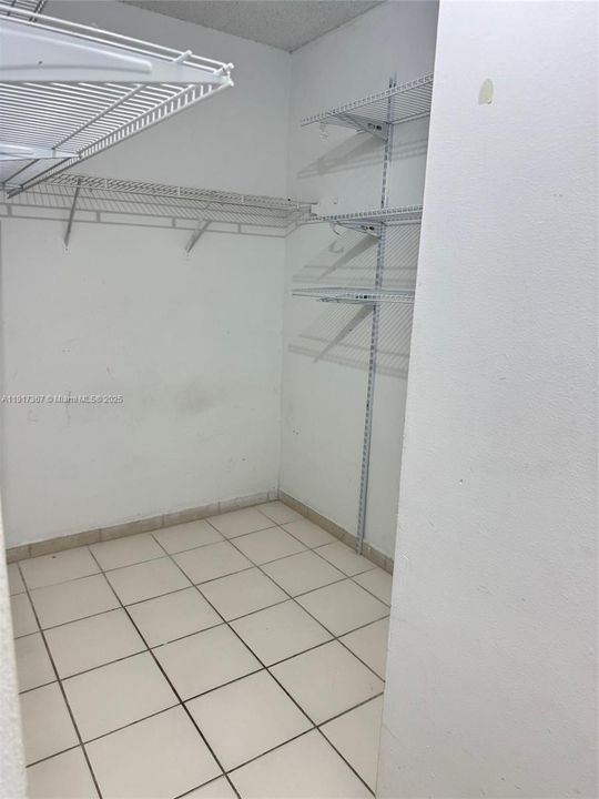 На продажу: $425,000 (4 спален, 2 ванн, 1229 Квадратных фут)