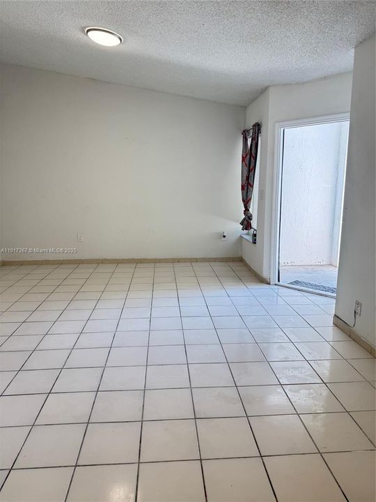 На продажу: $425,000 (4 спален, 2 ванн, 1229 Квадратных фут)