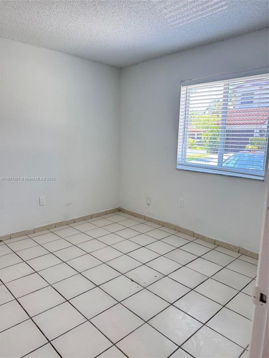 На продажу: $425,000 (4 спален, 2 ванн, 1229 Квадратных фут)