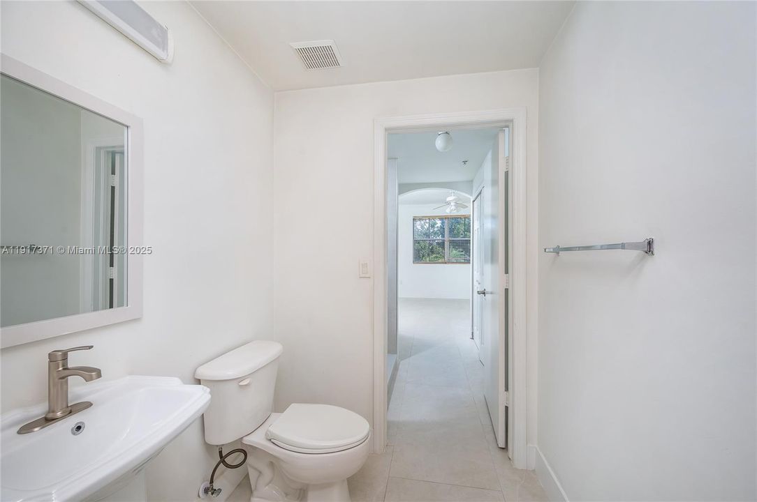 合同活跃: $2,500 (2 贝兹, 2 浴室, 1115 平方英尺)