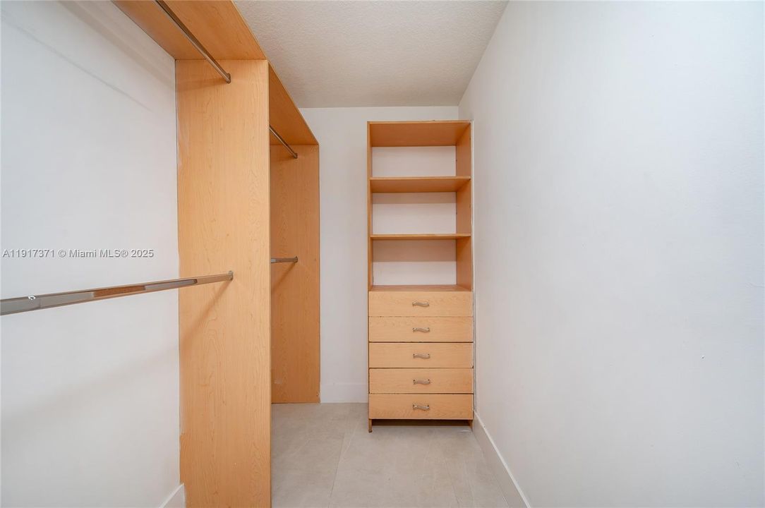 合同活跃: $2,500 (2 贝兹, 2 浴室, 1115 平方英尺)