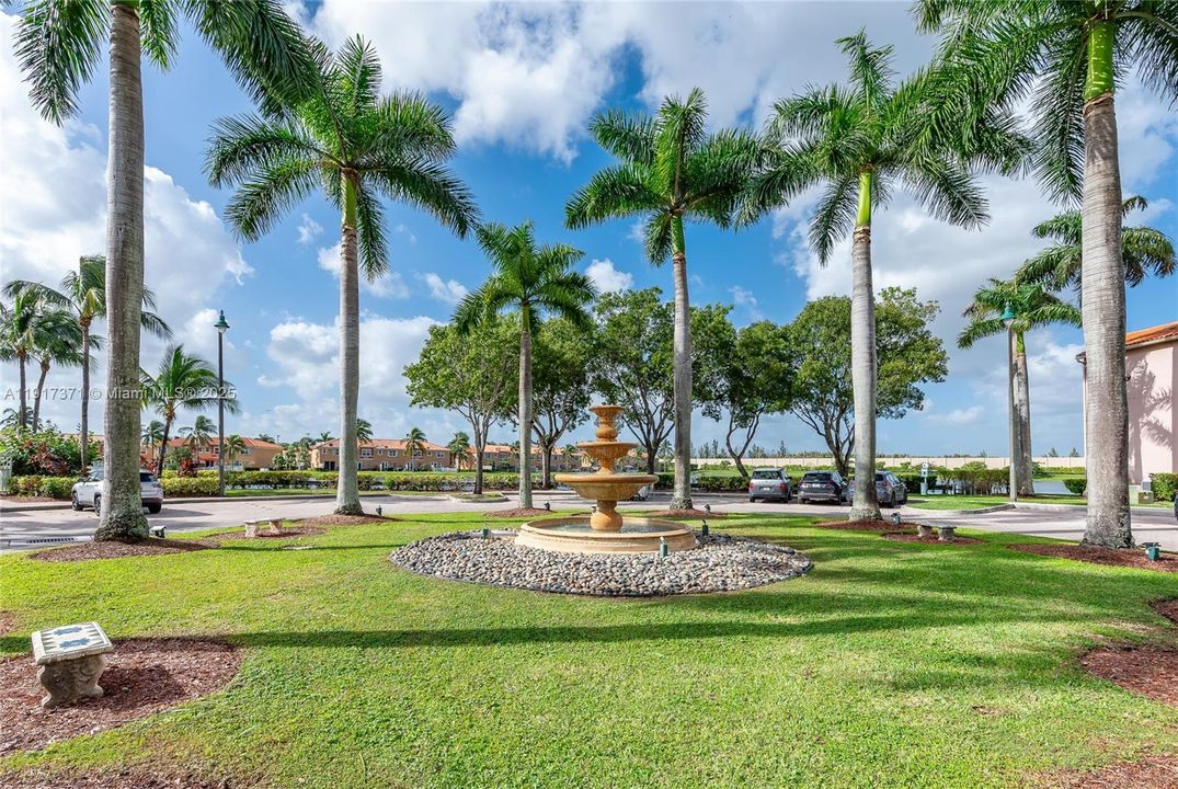 合同活跃: $2,500 (2 贝兹, 2 浴室, 1115 平方英尺)