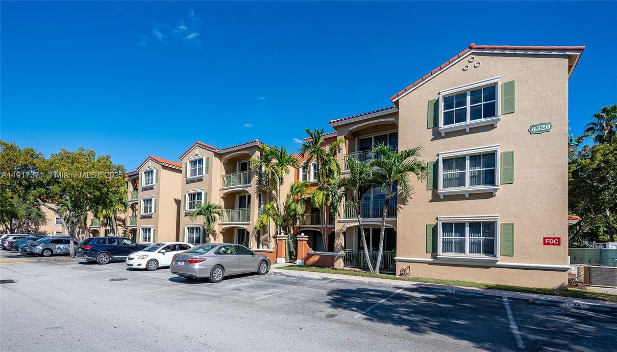 合同活跃: $2,500 (2 贝兹, 2 浴室, 1115 平方英尺)