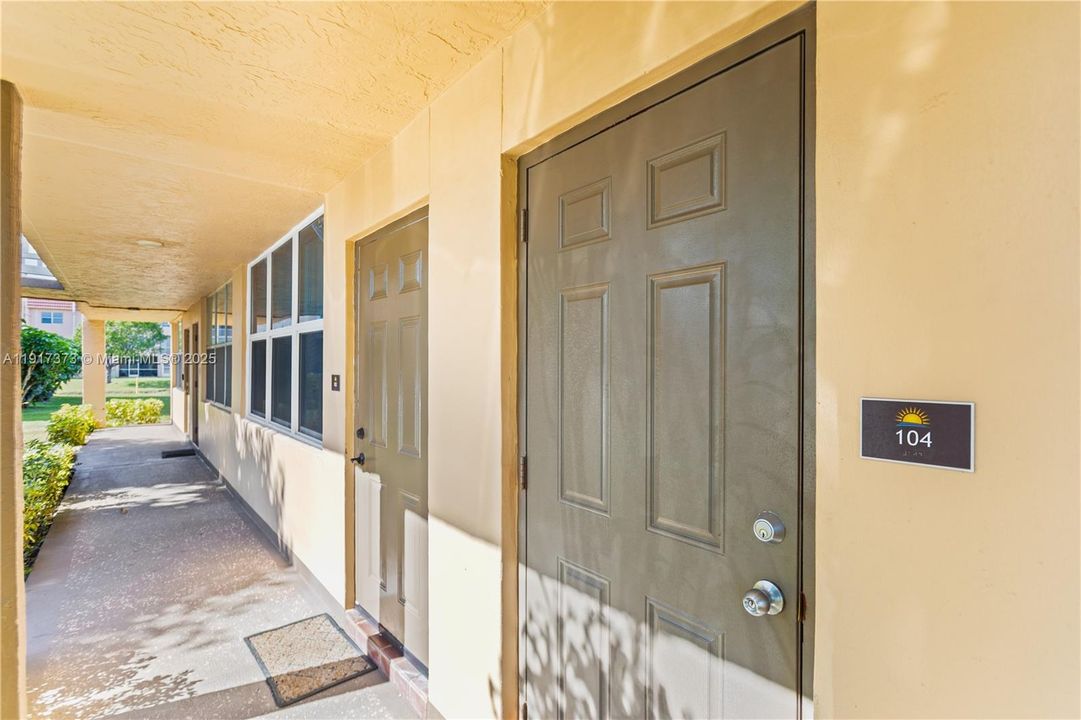 For Sale: $95,000 (1 beds, 1 baths, 590 Square Feet)