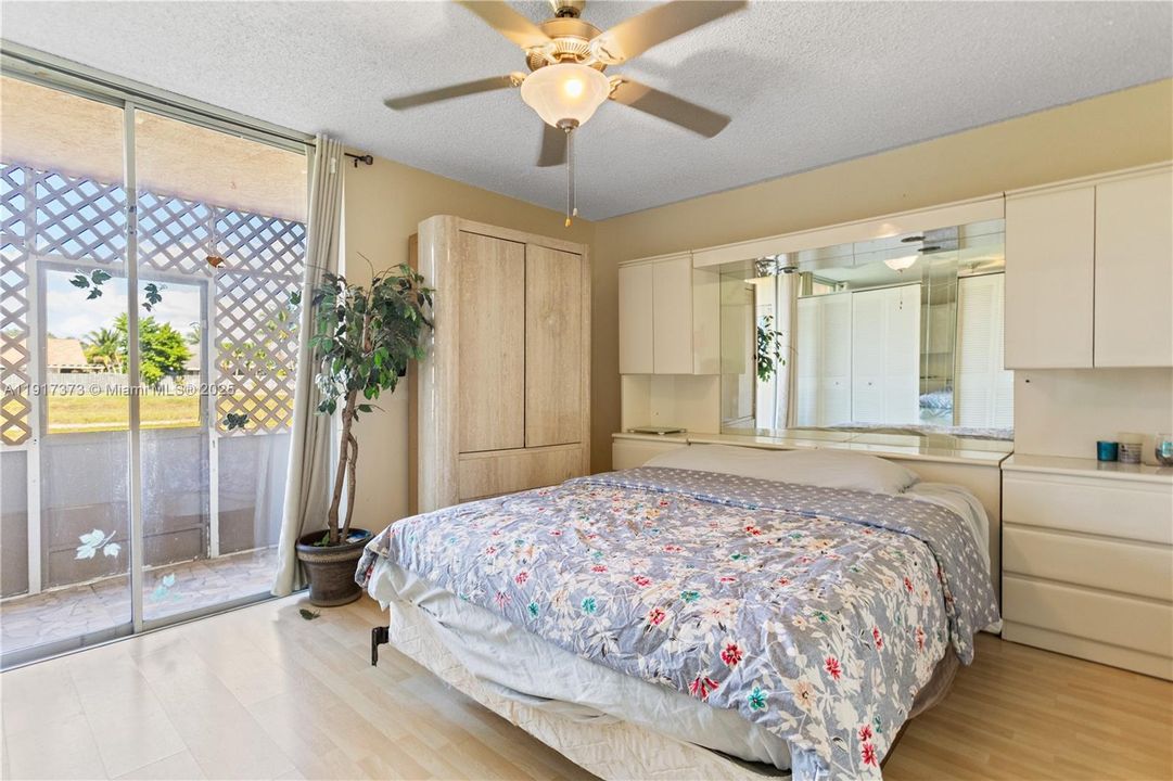 For Sale: $95,000 (1 beds, 1 baths, 590 Square Feet)