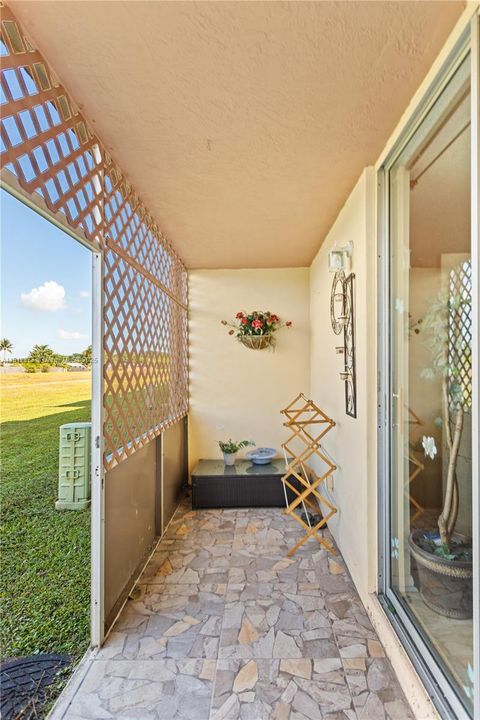 For Sale: $95,000 (1 beds, 1 baths, 590 Square Feet)