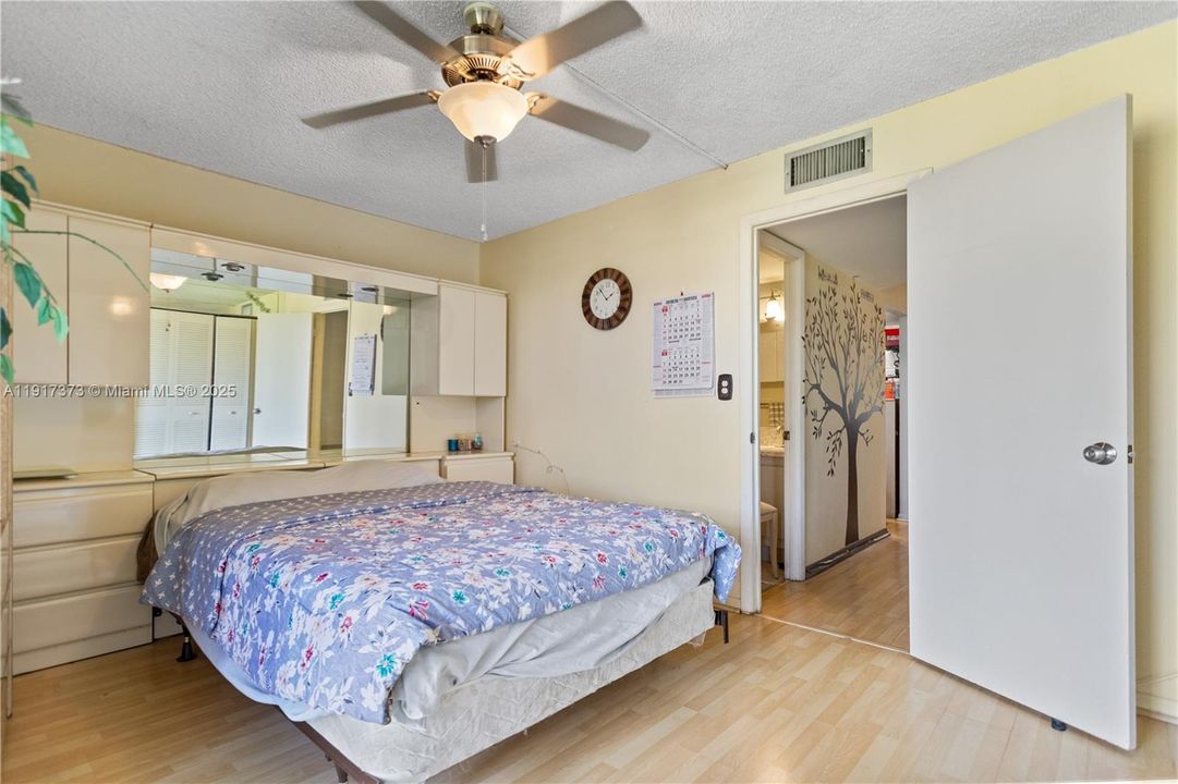For Sale: $95,000 (1 beds, 1 baths, 590 Square Feet)