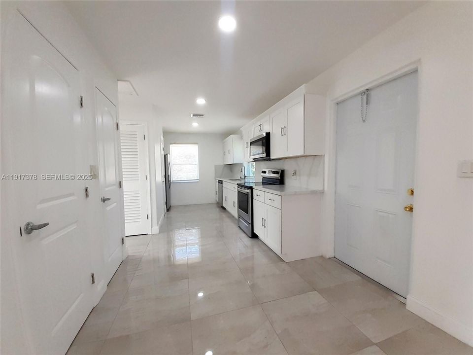 For Rent: $2,300 (2 beds, 2 baths, 864 Square Feet)