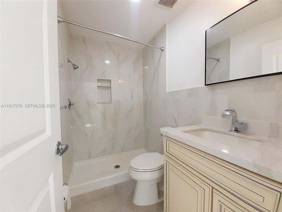 For Rent: $2,300 (2 beds, 2 baths, 864 Square Feet)