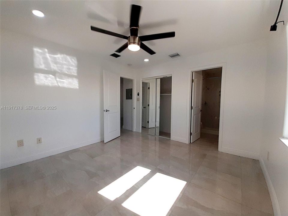 For Rent: $2,300 (2 beds, 2 baths, 864 Square Feet)