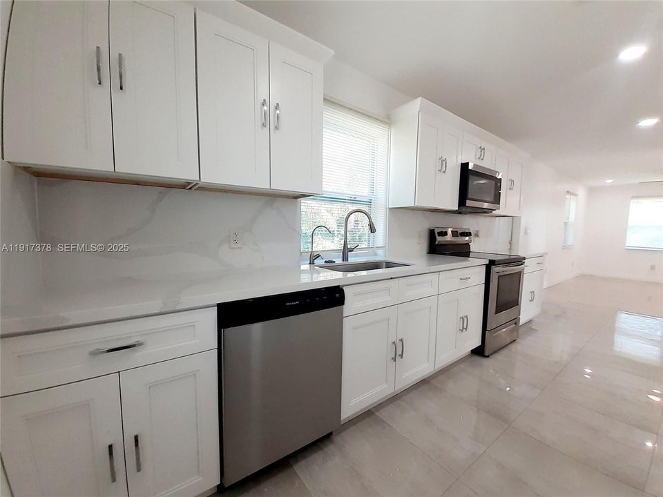 For Rent: $2,300 (2 beds, 2 baths, 864 Square Feet)