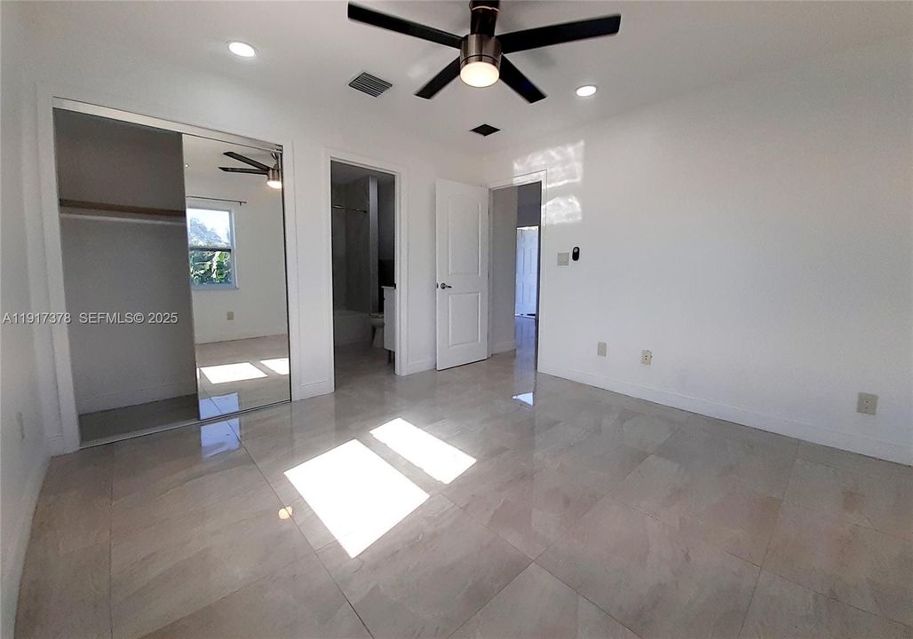 For Rent: $2,300 (2 beds, 2 baths, 864 Square Feet)