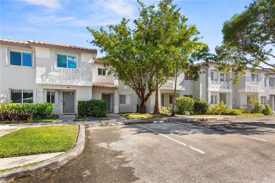 For Sale: $350,000 (2 beds, 1 baths, 1114 Square Feet)