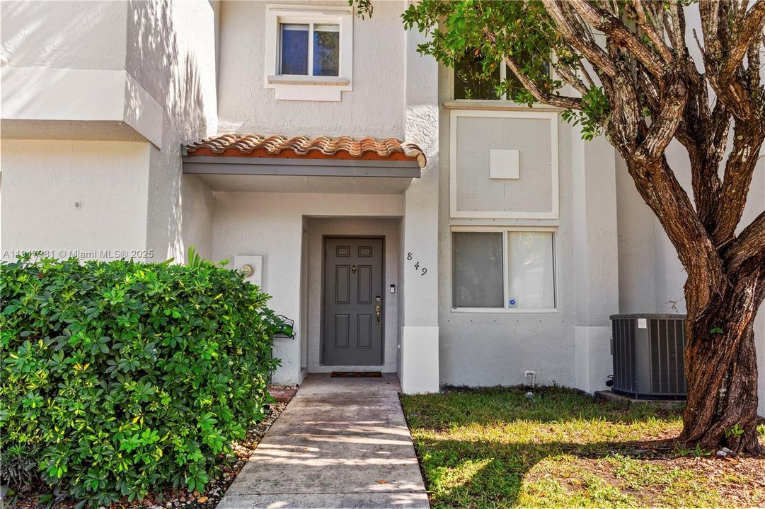 For Sale: $350,000 (2 beds, 1 baths, 1114 Square Feet)