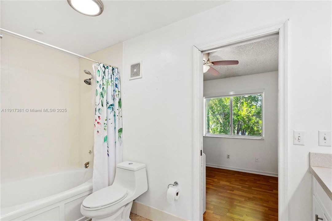 For Sale: $350,000 (2 beds, 1 baths, 1114 Square Feet)