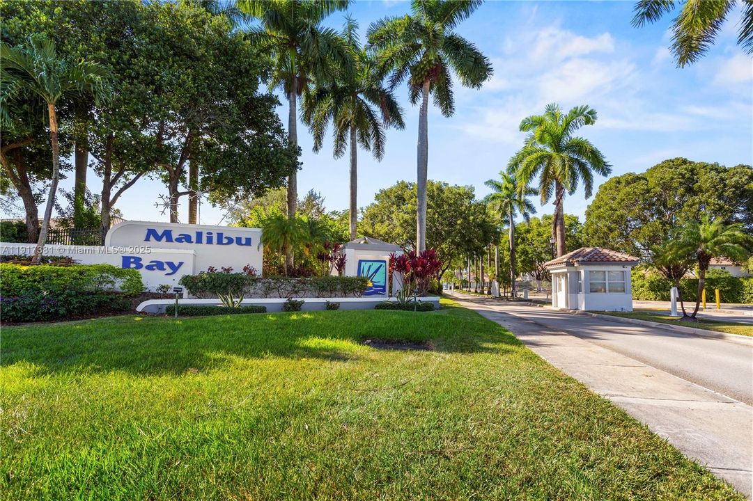 For Sale: $350,000 (2 beds, 1 baths, 1114 Square Feet)