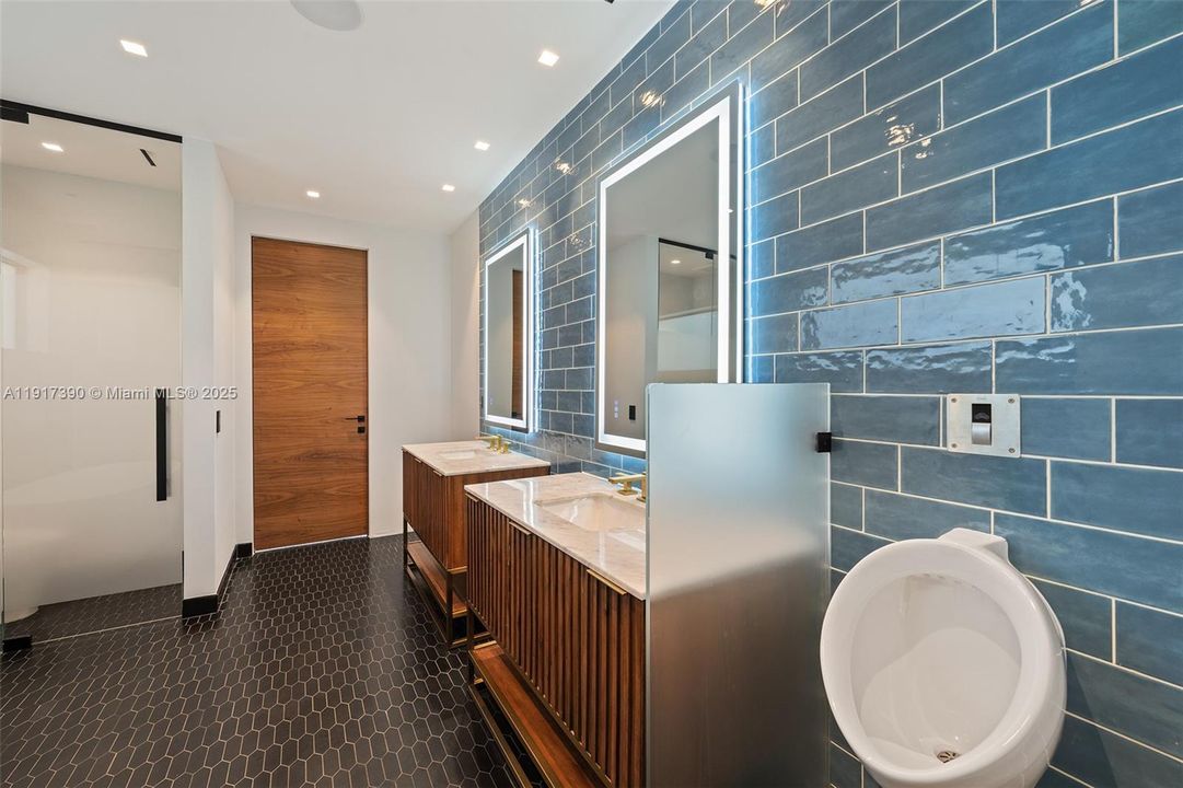 For Sale: $4,495,000 (4 beds, 4 baths, 3622 Square Feet)