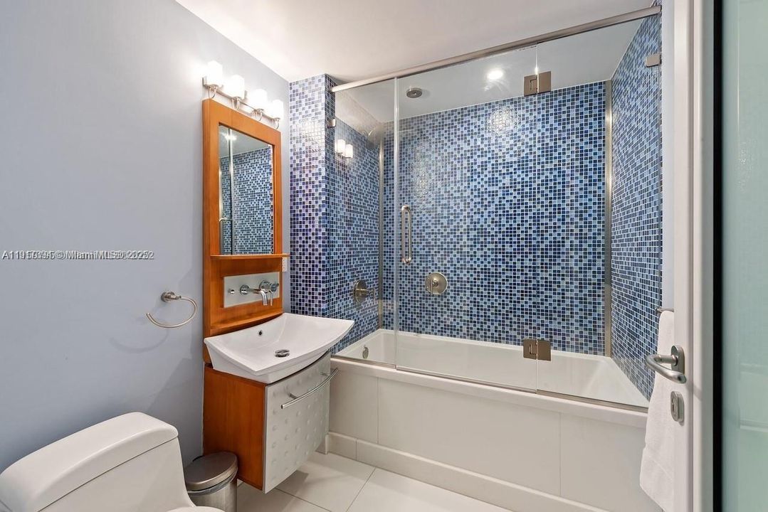 待售: $5,000,000 (5 贝兹, 5 浴室, 4327 平方英尺)