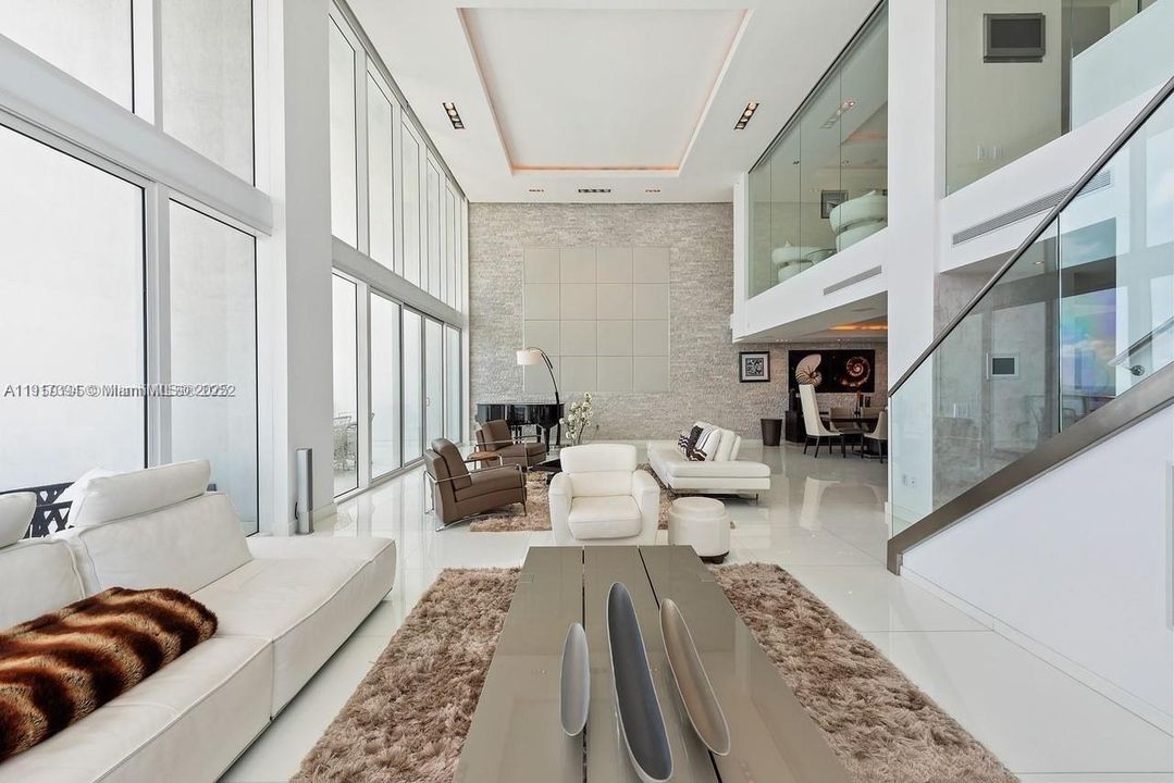 待售: $5,000,000 (5 贝兹, 5 浴室, 4327 平方英尺)