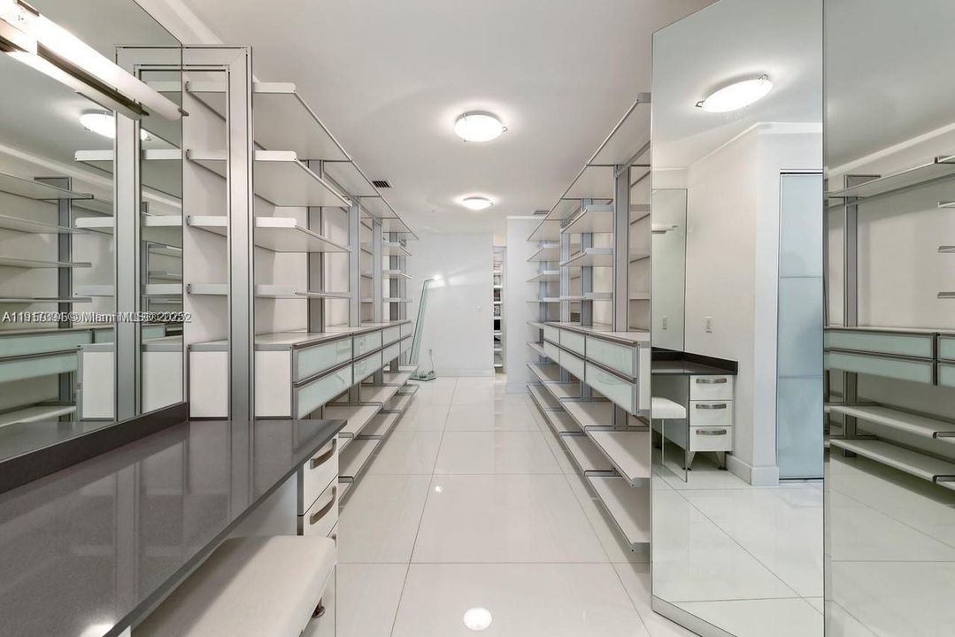 待售: $5,000,000 (5 贝兹, 5 浴室, 4327 平方英尺)