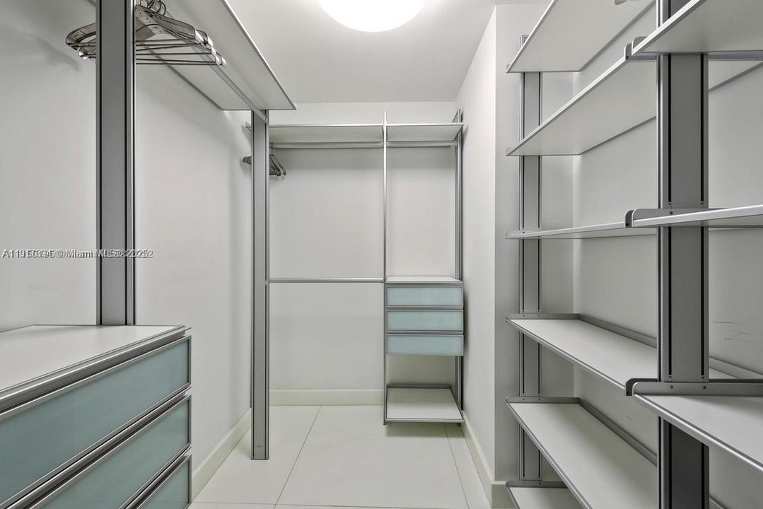 待售: $5,000,000 (5 贝兹, 5 浴室, 4327 平方英尺)