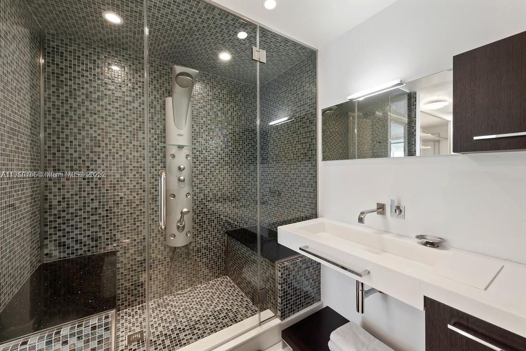 待售: $5,000,000 (5 贝兹, 5 浴室, 4327 平方英尺)