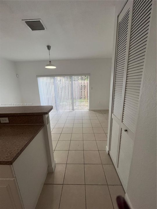 Activo con contrato: $1,950 (2 camas, 2 baños, 1069 Pies cuadrados)