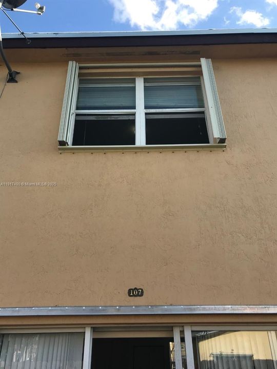 Activo con contrato: $1,950 (2 camas, 2 baños, 1069 Pies cuadrados)