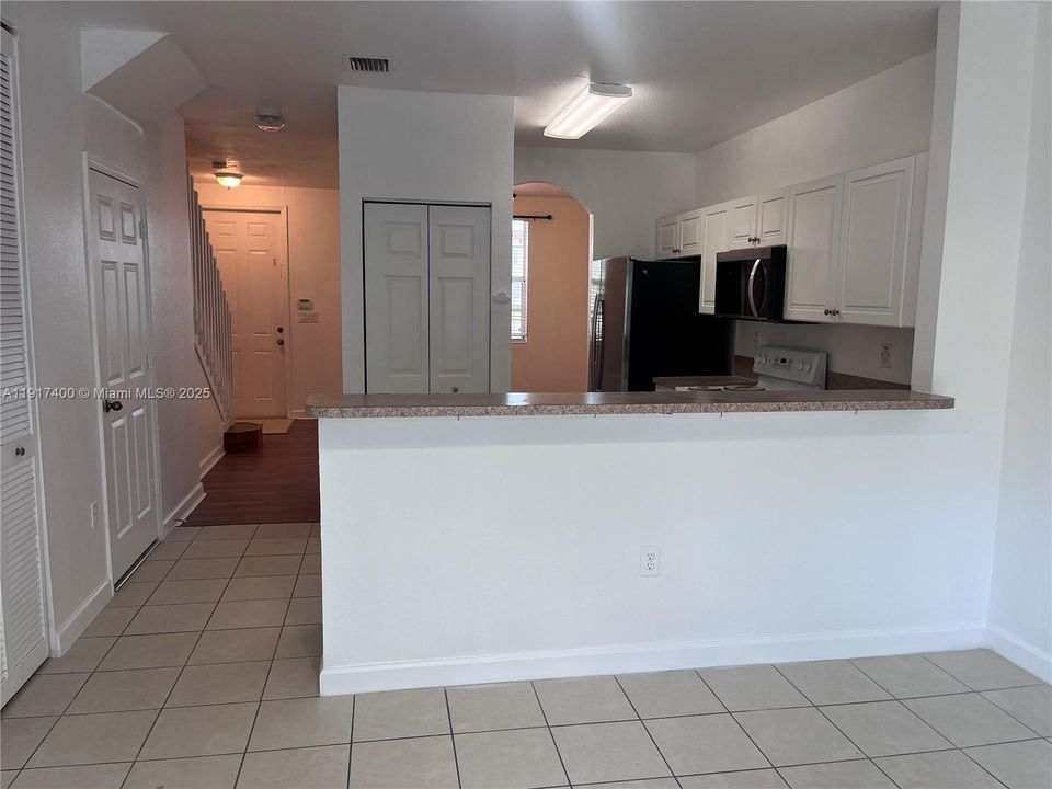 Activo con contrato: $1,950 (2 camas, 2 baños, 1069 Pies cuadrados)