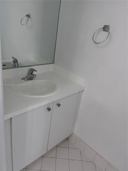 Activo con contrato: $1,950 (2 camas, 2 baños, 1069 Pies cuadrados)